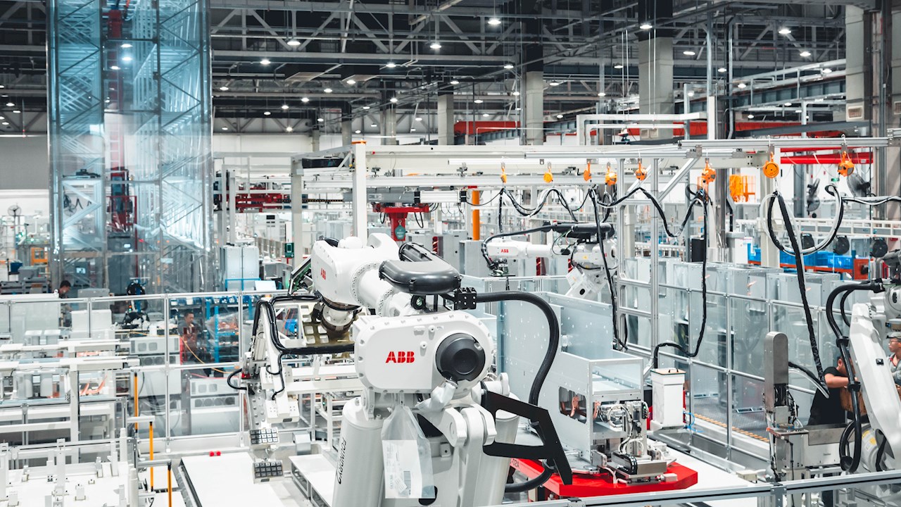 Robot công nghiệp kết hợp AI: bước tiến mới của nhà máy thông minh